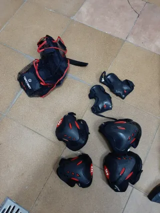 Patines Rollerblade negros y rojos