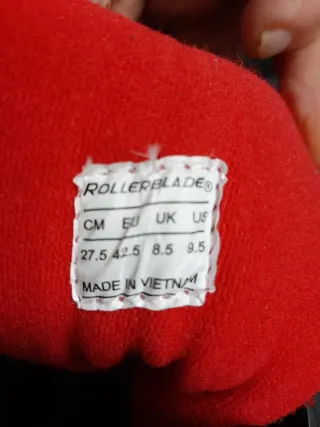 Patines Rollerblade negros y rojos