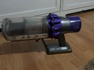 Cuerpo Dyson V10 Aspirador. Funciona. Sin bateria