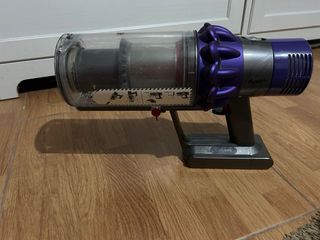 Cuerpo Dyson V10 Aspirador. Funciona. Sin bateria