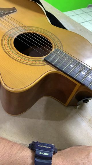 Profesor/guitarra y ukulele a domicilio y online.