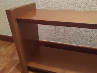 Estantería de madera, para colgar y con 2 baldas