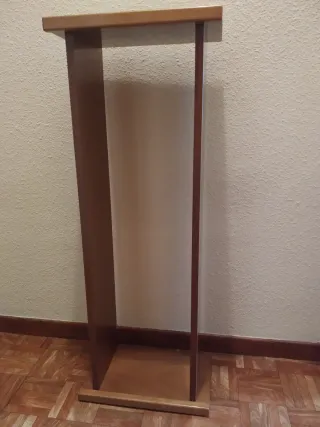 Estantería de madera, para colgar y con 2 baldas