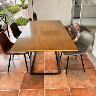 Mesa de Terraza y 4 Sillas de piel