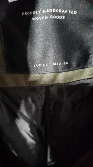 Abrigo  nuevo sin etiqueta verde con capucha