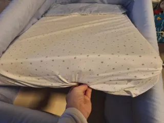 Cuna de madera con ruedas compacta y completa