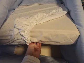 Cuna de madera con ruedas compacta y completa