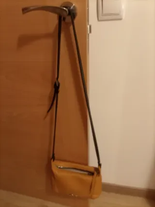 Bolso de piel Cats mostaza