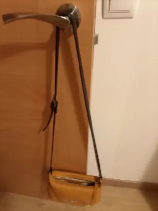 Bolso de piel Cats mostaza