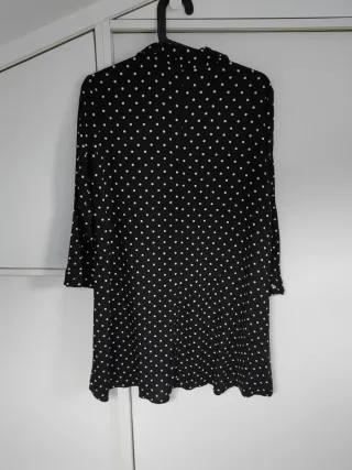 Vestido camisero negro lunares blancos