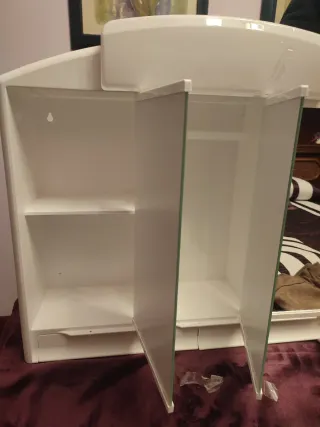 Armario de baño de cristal y plástico