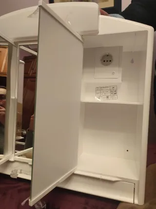 Armario de baño de cristal y plástico