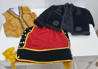 Falda, chaleco y marsellet