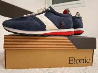 Zapatillas Etonic azules y rojas