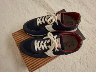 Zapatillas Etonic azules y rojas