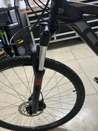 Bicicleta Cube Attention 29 RockShox L