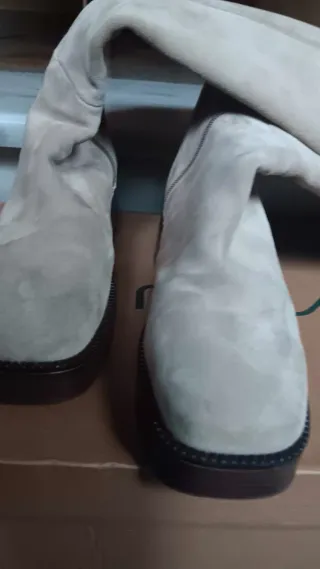 Stivali Unisa camoscio burro n.37