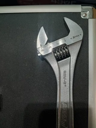 Llaves inglesas Irega nuevas(6"-8" dos unidades)