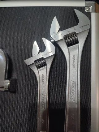 Llaves inglesas Irega nuevas(6"-8" dos unidades)