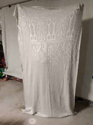 Tela decorativa blanca con diseño 2m x 1m