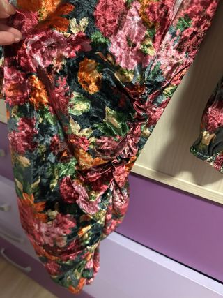 Vestido Bershka flores terciopelo ajustado S