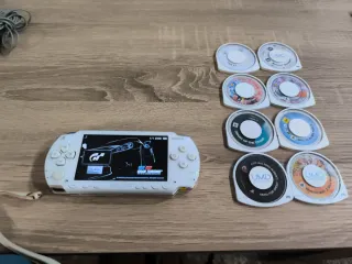 PSP Blanca Sony con 8 UMDs