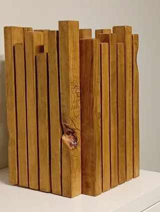 Lámpara de mesa rústica de madera