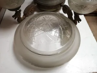 Lámpara de techo antigua de metal y vidrio