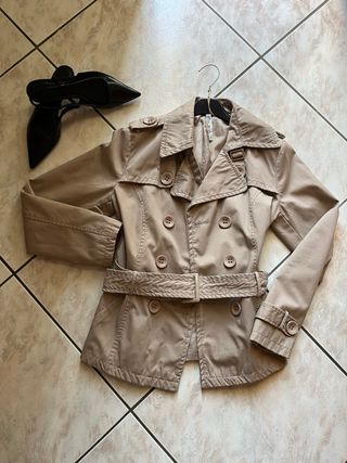 Trench beige con cintura