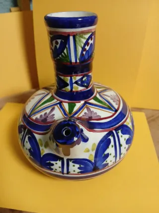 Botijo de cerámica pintado a mano