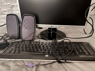 Monitor LG, Teclado y Altavoces