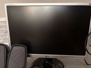 Monitor LG, Teclado y Altavoces