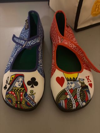 Zapatos planos con diseño de cartas