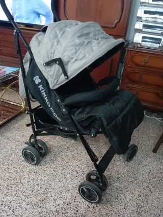 Silla de paseo Kikkaboo gris y negra