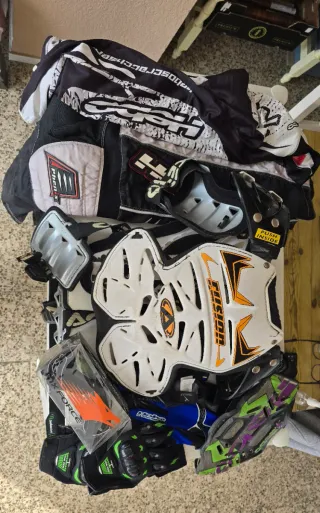 Casco Moto , guantes , pantalones , pechera ,