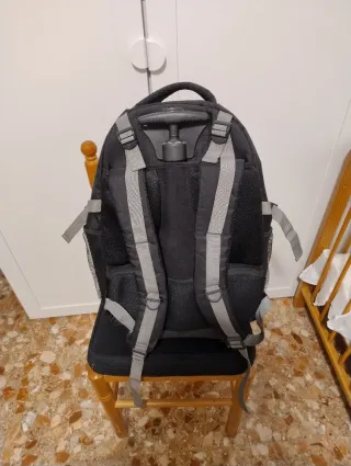Mochila Trolley Bolsos Negra y Naranja con ruedas.