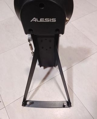 Alesis Bombo y Pedal