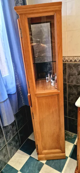 Mueble lavabo  y armario vitrina para baño