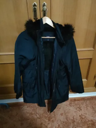 Abrigo premamá azul oscuro con capucha