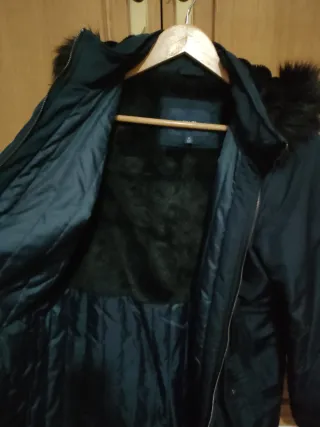 Abrigo premamá azul oscuro con capucha