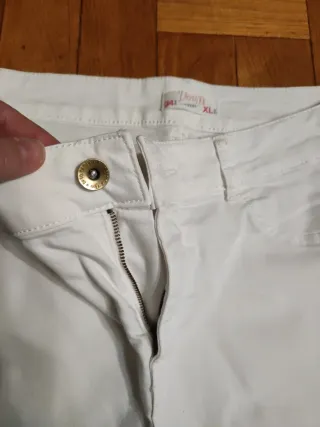 Pantalones blancos estilo vaquero
