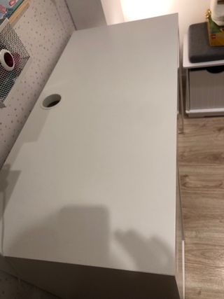 Escritorio Ikea MICKE Blanco + flexo gratis.