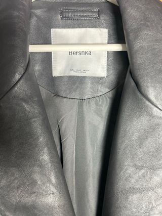 Abrigo Bershka gris