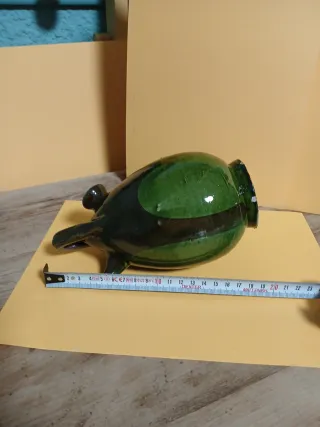 Botijo de cerámica verde y marrón