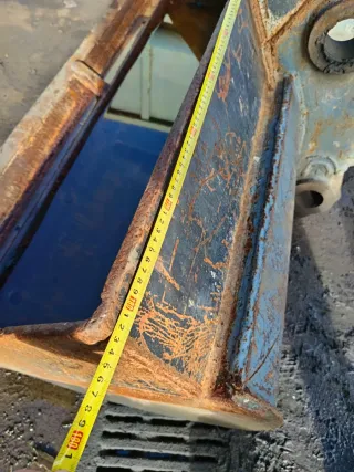 Cazo de limpieza Retroexcavadora Volvo