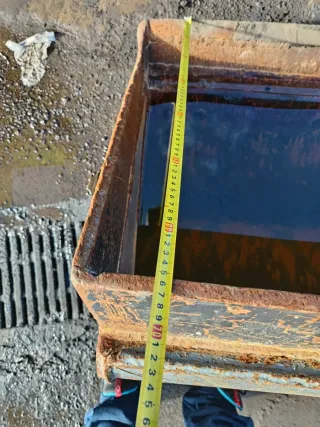 Cazo de limpieza Retroexcavadora Volvo