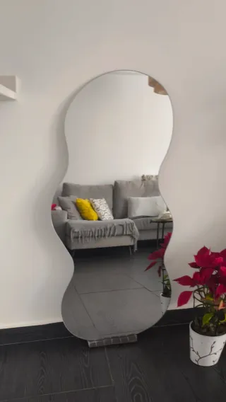 Espejo grande asimétrico