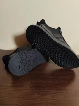 Zapatillas Adidas Negras((originales))Talla 40