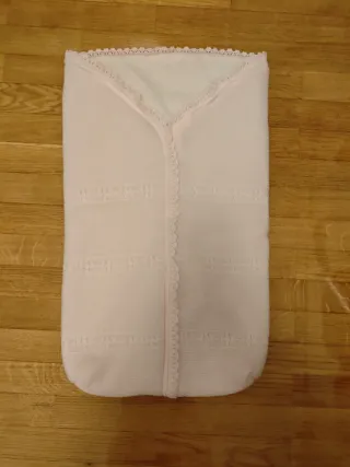 Saco capazo rosa con puntilla