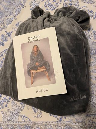 Manta de peso gris de forro polar